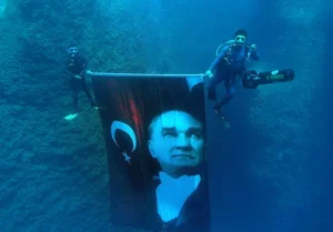 احتفالات 19 مايو تصل إلى أعماق البحر.. كيف تم إحياء ذكرى أتاتورك تحت الماء؟ 3