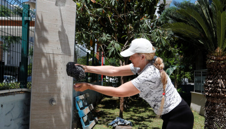 "أقضي حاجتي في كيس".. مأساة روسية في أنطاليا بعد أن احتل مستأجر شقتها!
