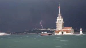 مساء غير معتاد في إسطنبول… الأرصاد تحذر والسكان على موعد مع مفاجآت الطقس!