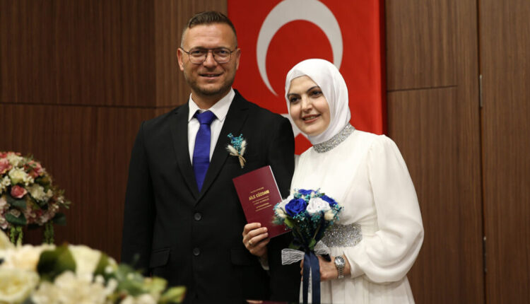 توافدت عشرات الأزواج لعقد قرانهم في تركيا