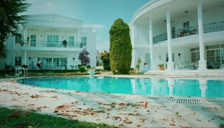 بمبلغ خيالي.. فيلا مسلسل "مد جزر" تُعرض للبيع في تركيا وتثير تفاعلاً واسعاً على مواقع التواصل!