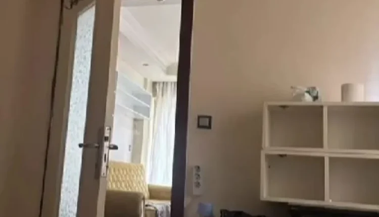 مستأجر يعثر على كاميرا خفية داخل مشترك كهربائي في شقة