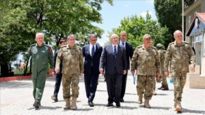 تركيا تتحرك عسكريًا: زيارة مفاجئة لوزير الدفاع إلى المنطقة الحدودية مع إيران