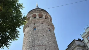 سقوط مميت من برج جالاتا.. والاشتباه في انتحار شاب