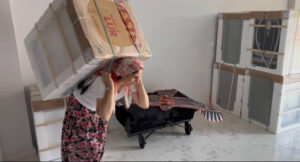 من معلمة رياض أطفال إلى سيدة أعمال ونجمة على السوشيال ميديا... أوزنور تحمل 100 كيلوغرام دون أن تشتكي! 11