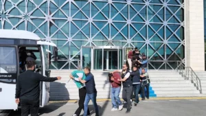 عصابة تحتال على النساء عبر الإنترنت ببيع أزياء المحجبات.. والشرطة التركية تطيح بها