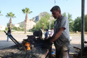 3 أيام من اللهب.. كيّ رؤوس وأرجل المواشي بـ4000 ليرة يوميًا في أضنة! 9