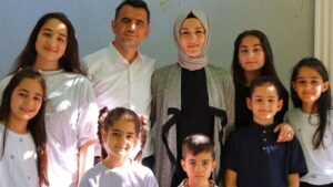 في مدرسة بكهرمان مرعش.. لقاء مفاجئ يتحول إلى قرار وزاري لعائلة استثنائية