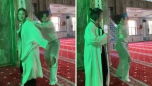 فيديو لفتاتين بزيّ الإمام داخل مسجد في تركيا يثير غضبًا واسعًا!