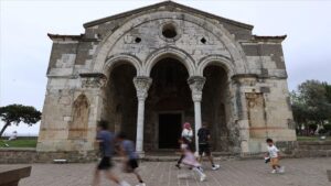 الحرب بين إيران وإسرائيل تشل السياحة في طرابزون.. طائرات معلقة وخسائر بالملايين