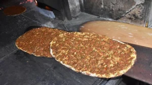 فضيحة غذائية تهز تركيا: مكونات صادمة في أطعمة شهيرة