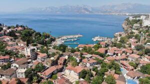 من 82 إلى 10 آلاف نسمة في ساعات.. حي في أنطاليا ينبض بالحياة كل مساء والسبب مفاجئ!