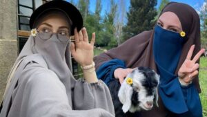 طالبة تركية تنتحر وتترك رسالة صادمة.. ونقل قبرها يثير الجدل!