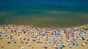 في تركيا قبل أن تبلل قدميك.. تحقق مما تخفيه مياه الشواطئ!