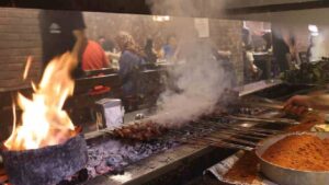 مع تصاعد موجة الحر في تركيا.. خبيرة تغذية تُحذّر وتوصي بأطعمة “منعشة وآمنة