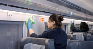 رحلات العيد تحت رحمة الفيروسات! تقرير صادم عن نظافة وسائل النقل