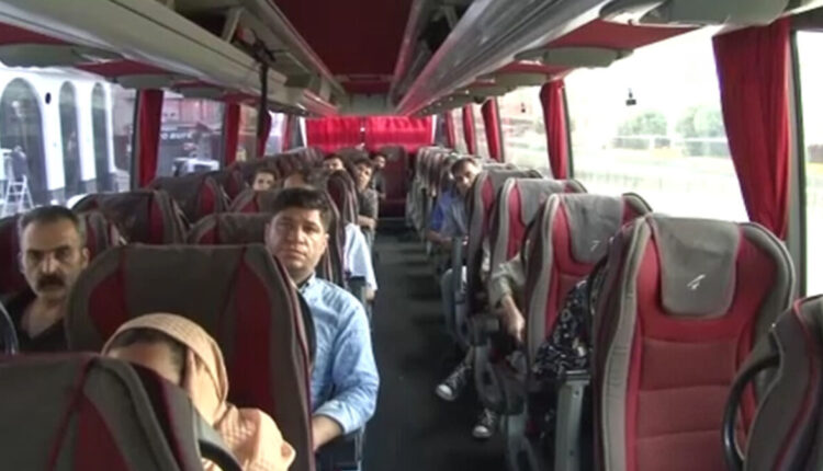 إسطنبول تودّع ركّاب الحرب.. حافلات الإيرانيين تنطلق باتجاه الحدود!