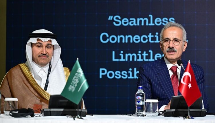 السعودية تتصدر منتدى النقل العالمي في إسطنبول