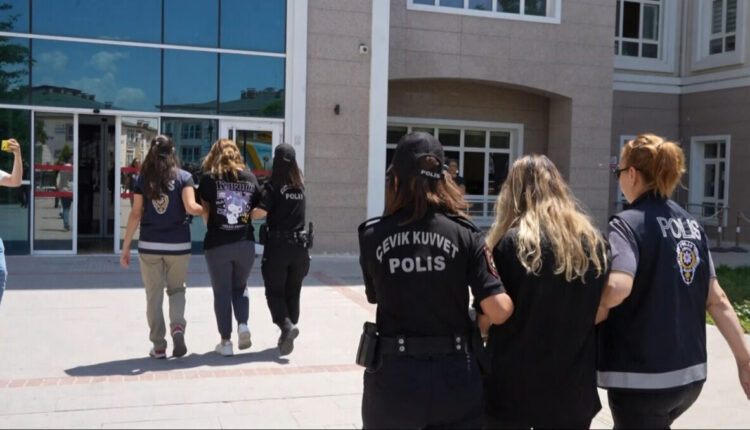 جريمة تهزّ بوردور التركية: مقتل امرأة وسط اتهامات بعلاقة غرامية سابقة