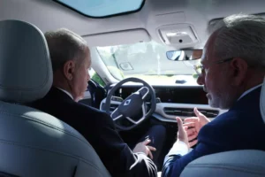 في أول ظهور ميداني.. أردوغان يقود سيارة TOGG T10F المحلية في شوارع إسطنبول