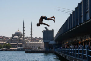 درجات حرارة قياسية في إسطنبول ومدن تركية أخرى.. إليك التفاصيل الكاملة