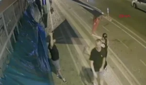 إهانة العلم التركي في أنطاليا! سائح أجنبي بقبضة الأمن