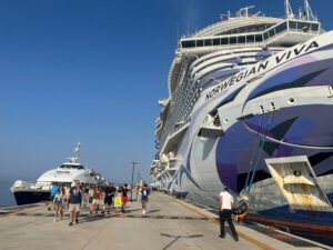 سفينة فاخرة بـ850 مليون دولار ترسو في بودروم!