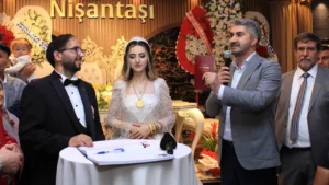 خسر نصف جسده وكسب قلبها.. قصة حب جندي تركي تهزّ مشاعر الأتراك (فيديو)