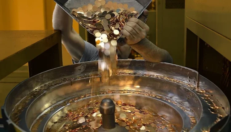 أسعار الذهب في 25 يوليو: التراجع مستمر بعد تسجيل مستويات قياسية