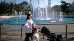 تقلبات جوية مفاجئة في تركيا.. تحذيرات من أمطار غزيرة ودرجات حرارة قياسية هذا الأسبوع