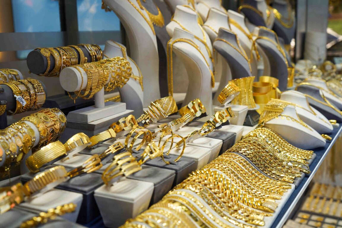 الذهب على أبواب رقم تاريخي جديد!.. هل نشهد قفزة مفاجئة؟