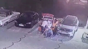 مشهد عابر في إسطنبول يتحول إلى جريمة تقشعر لها الأبدان.. ما القصة؟ (فيديو)