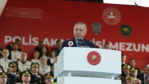 أردوغان لأوزيل: قدّم أدلتك للمحكمة بدلًا من تشويه الشرطة والقضاء!