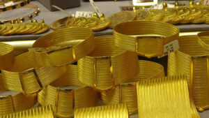 لماذا ارتفع الذهب بهذا الشكل؟ خبيرة تحذر من القادم!