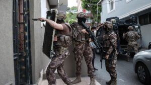ضربة أمنية في إسطنبول.. اعتقالات واسعة بتهم القتل والنهب وتفكيك منظمة إجرامية خطيرة