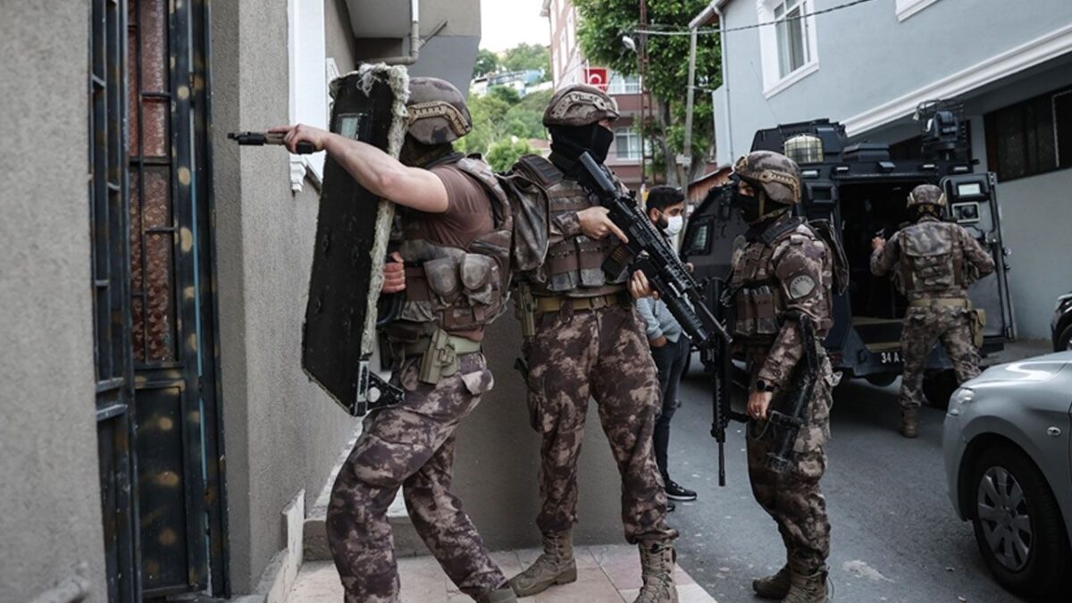 ضربة أمنية في إسطنبول.. اعتقالات واسعة بتهم القتل والنهب وتفكيك منظمة إجرامية خطيرة 1