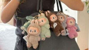 ما الذي جعل دمية لابوبو تباع بأسعار خيالية؟ السر الذي حيّر الجميع!