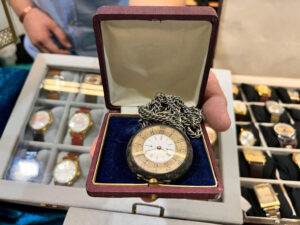 ساعة السلطان عبد الحميد ومسبحة نادرة تثيران الإعجاب في أنقرة