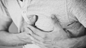 تحذير عاجل من طبيب تركي: حرارة الصيف قد تسبب نوبة قلبية! إليك ما يجب فعله فورًا