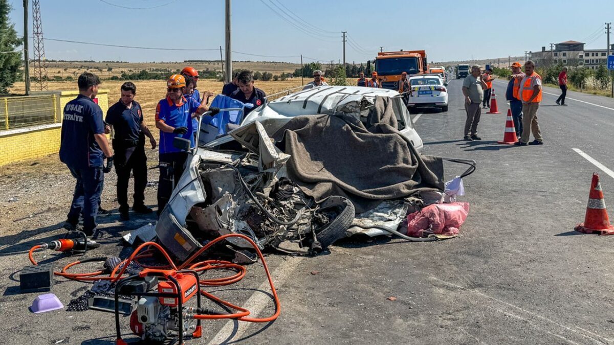 أوشاك تودّع أبًا وابنته.. اصطدام مروّع ينهي حياتهما في لحظة 7