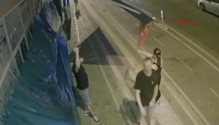 إهانة العلم التركي في أنطاليا! سائح أجنبي بقبضة الأمن