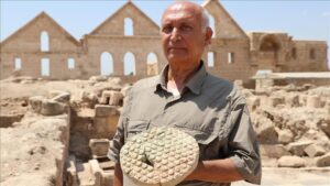 من تنانير الماضي.. قالب خبز مزخرف يروي قصة حران العلمية والحضارية