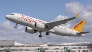 "بيغاسوس" تمنع استخدام الشواحن المحمولة أثناء الرحلات الجوية