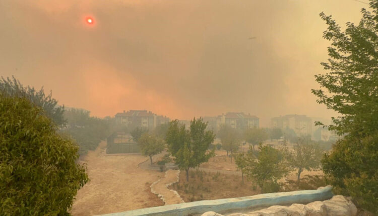 حريق ضخم في تشناق قلعة التركية