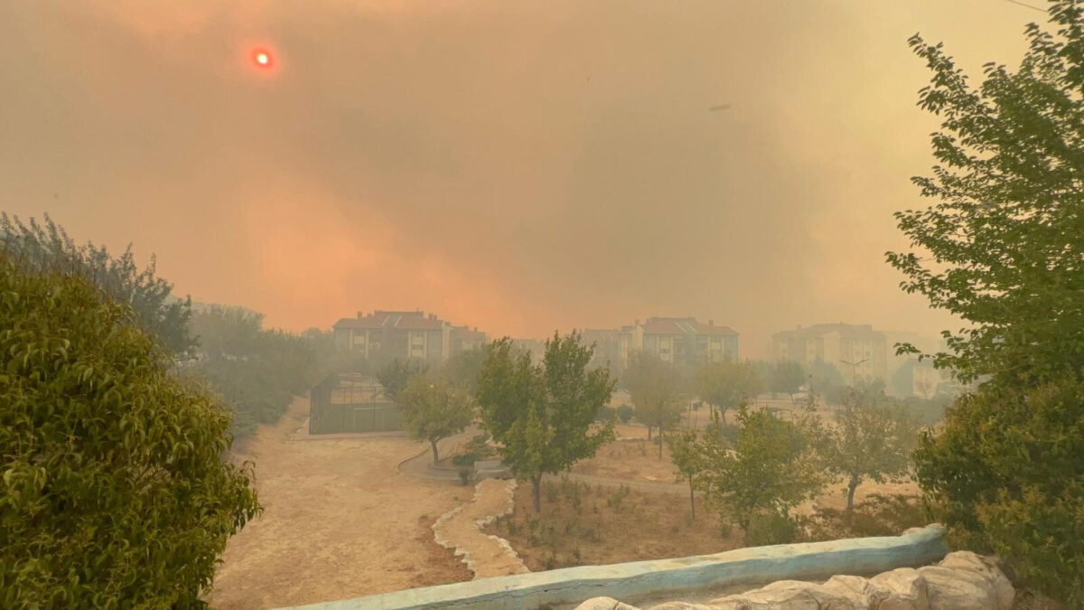 حريق ضخم في تشناق قلعة التركية