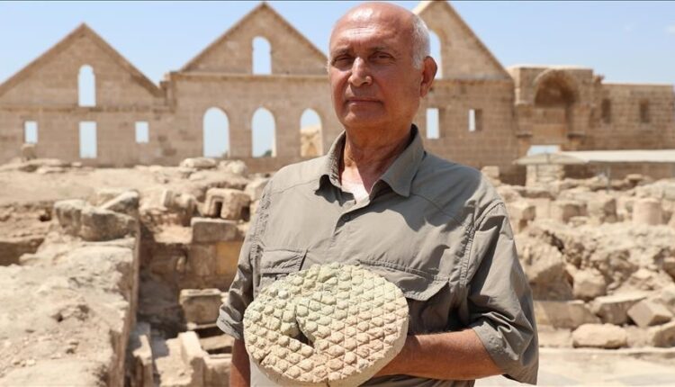 من تنانير الماضي.. قالب خبز مزخرف يروي قصة حران العلمية والحضارية