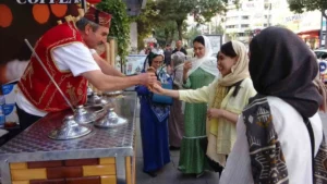 فان التركية تنتعش.. تعرف لماذا يبتسم التجار