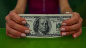 أسعار صرف الدولار واليورو مقابل الليرة التركية 6- سبتمبر