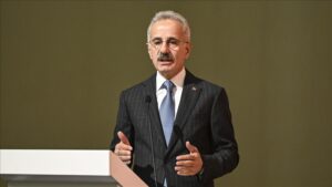 وزير النقل التركي: ندعم هدف المنظمة البحرية بخفض انبعاثات الغازات