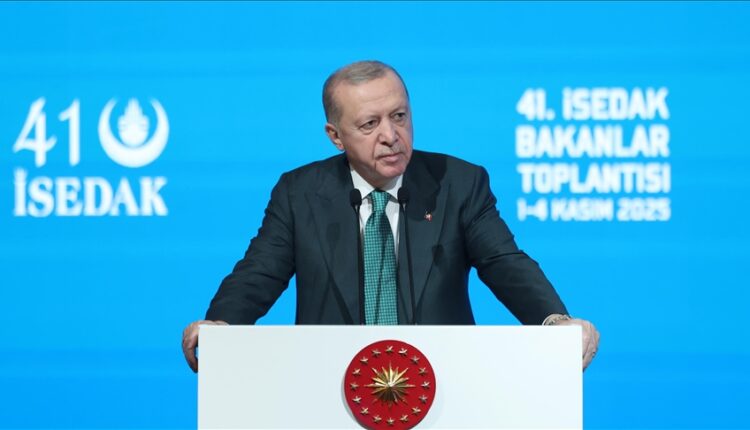 أردوغان: حماس ملتزمة باتفاق وقف النار وإسرائيل تواصل القتل بغزة والضفة